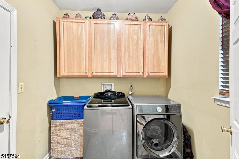 1002 Valerie Place Property Photo 33