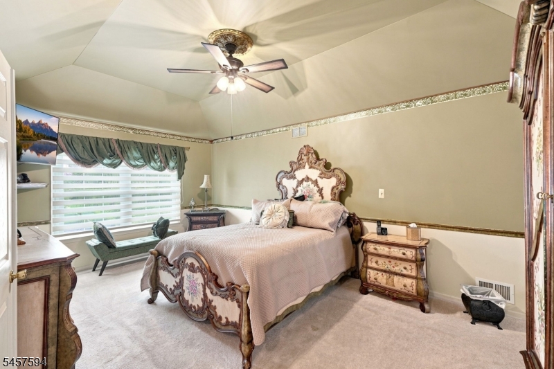 1002 Valerie Place Property Photo 34
