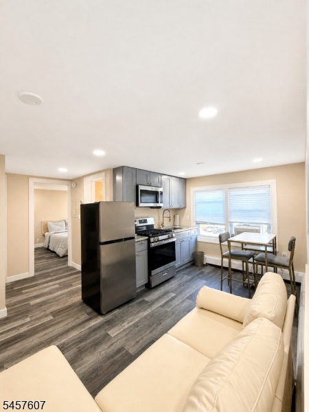 936 Stuyvesant Ave 3rd Fl Property Photo 1