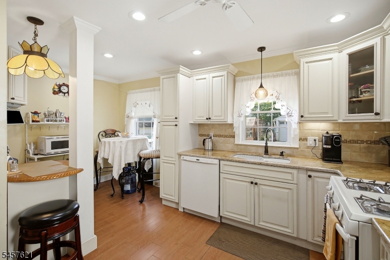 24 Cleveland Ave Property Photo 6