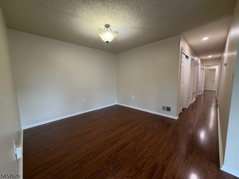 30 Columbus Dr Property Photo 5