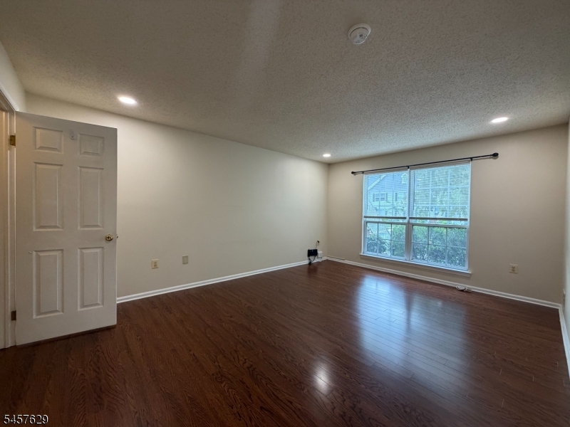 30 Columbus Dr Property Photo 8