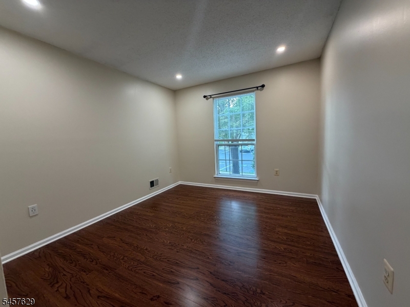 30 Columbus Dr Property Photo 11