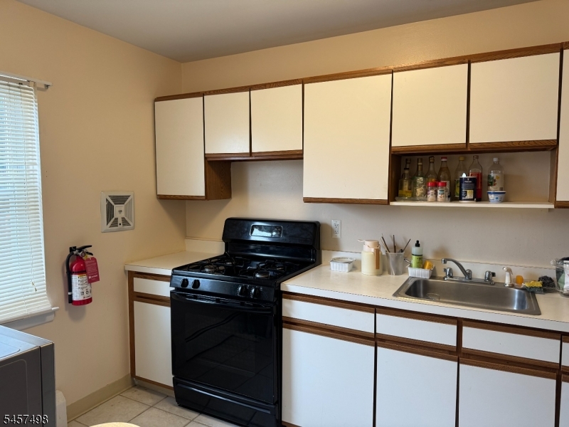 1120 Valley Rd 1b Property Photo 4