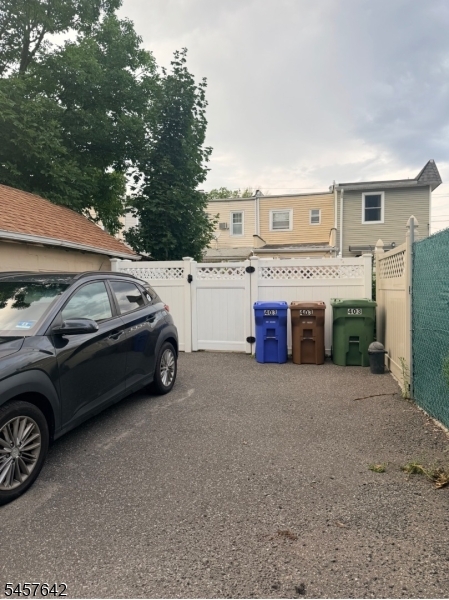 403 N Stiles St Property Photo 8