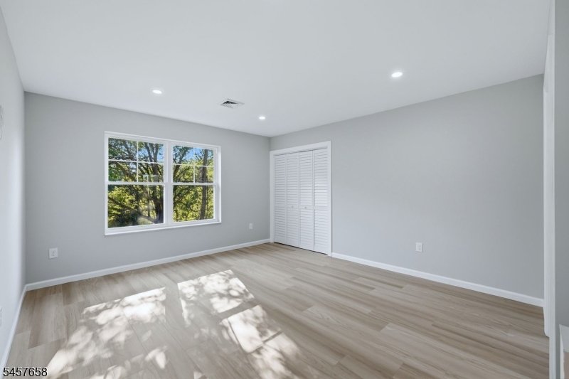 10 Delar Pkwy B Property Photo 15