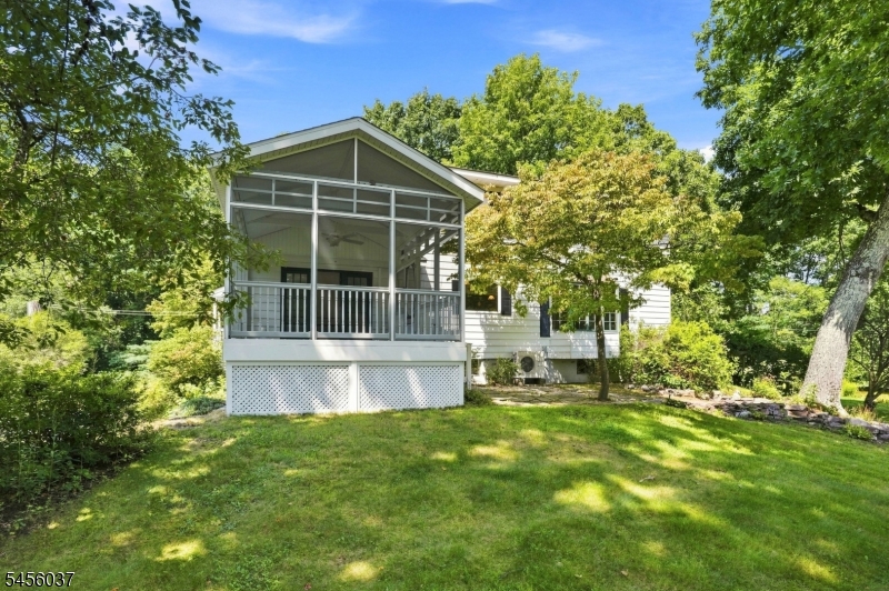 131 Deckertown Tpke Property Photo 4