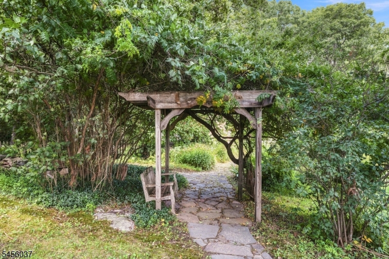 131 Deckertown Tpke Property Photo 39