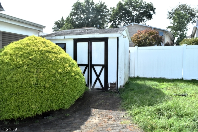 3 Linden Ave Property Photo 33