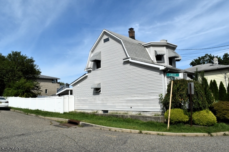 3 Linden Ave Property Photo 35