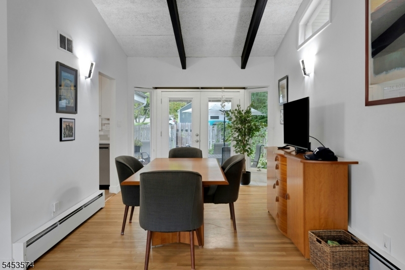 11 Iroquois Ave Property Photo 8