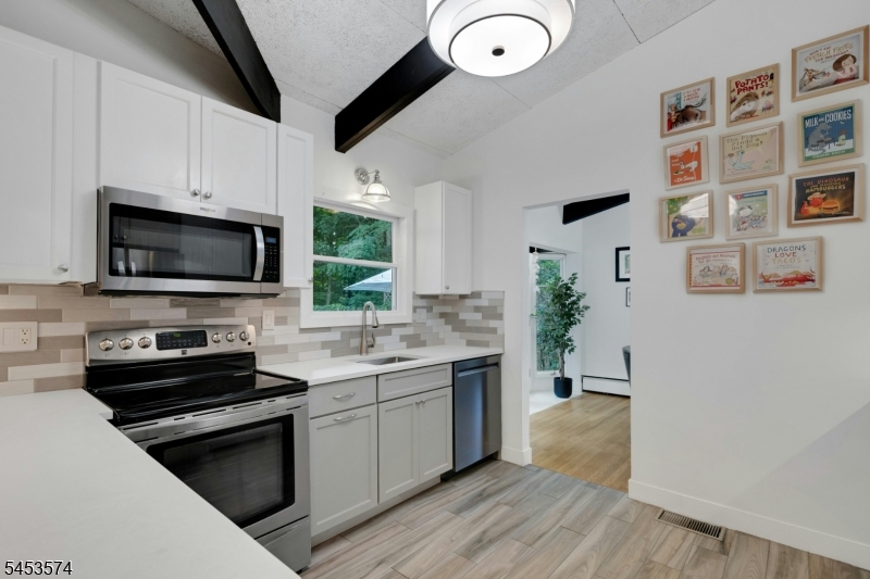 11 Iroquois Ave Property Photo 10
