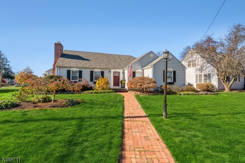 69 Vanderveer Ave