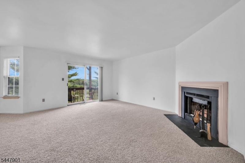 18 Pinehurst Dr Property Photo 4