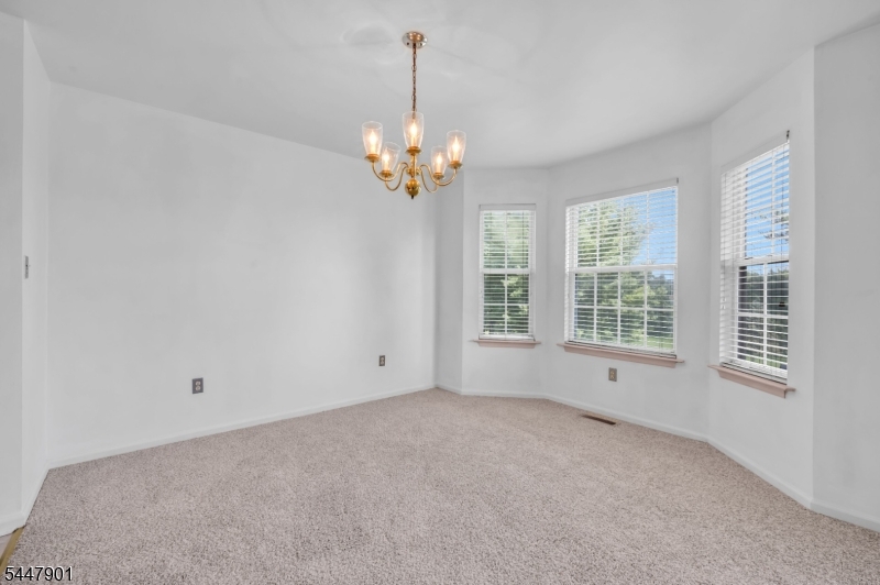 18 Pinehurst Dr Property Photo 8