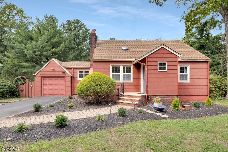 52 Midvale Ave Property Photo 1