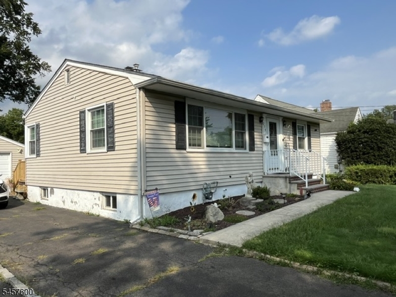 239 Chestnut St Property Photo 3