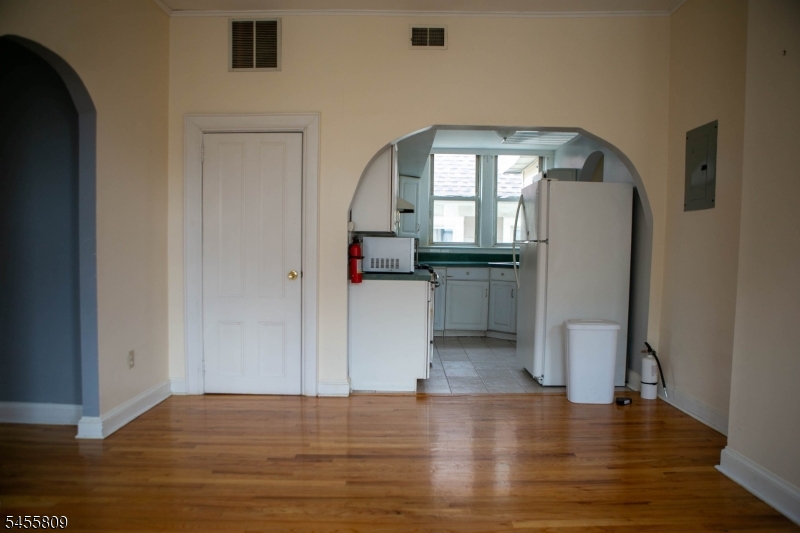667 Madison Ave Property Photo 6