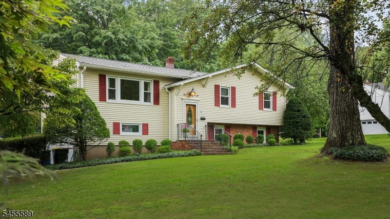 37 Ambar Pl Property Photo 1