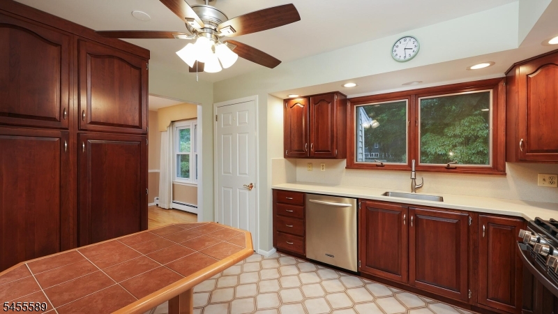 37 Ambar Pl Property Photo 9