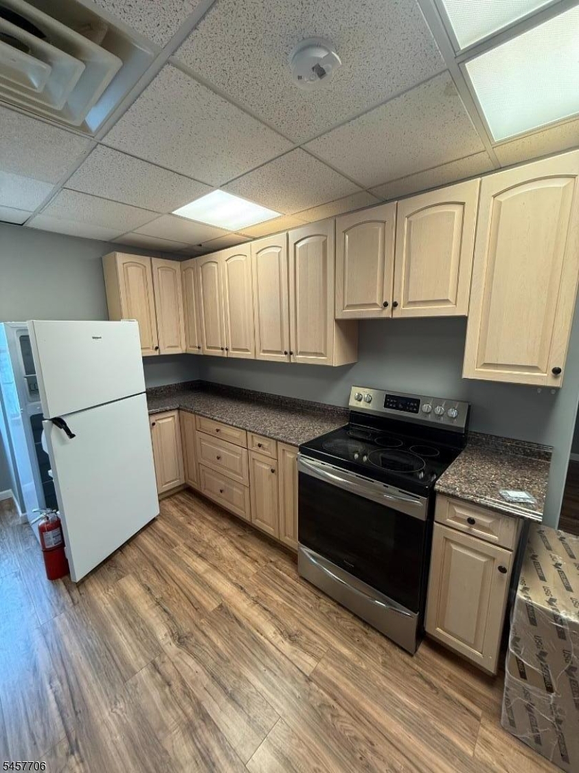 350 Sparta Ave B4 Property Photo 1