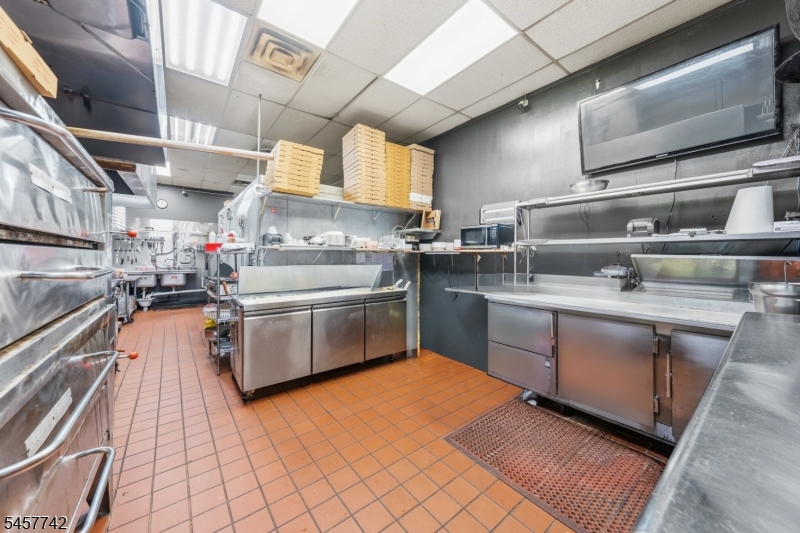 1014 Stuyvesant Ave Property Photo 8