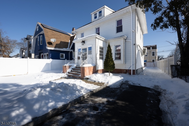 32 Newfield St Property Photo 1