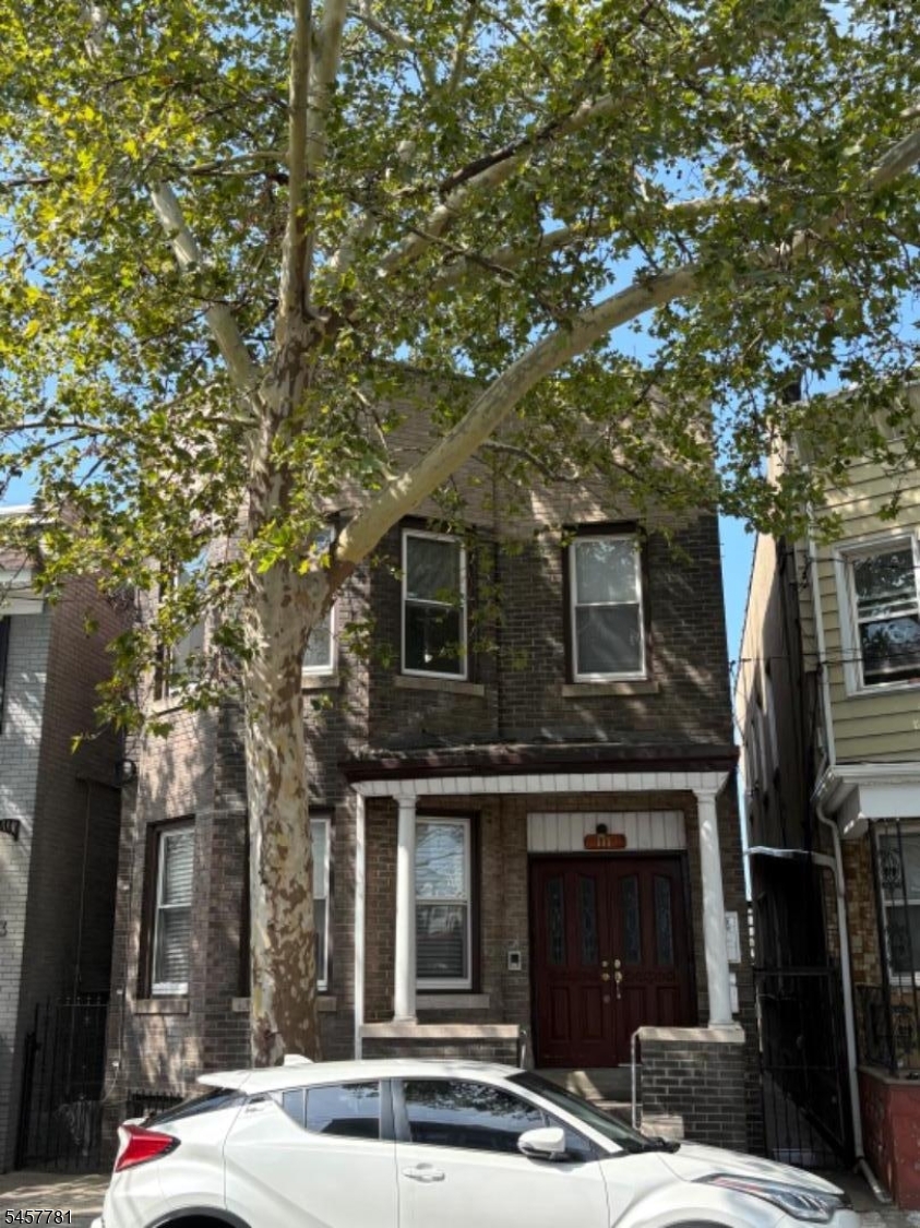 111 Niagara St Property Photo 1