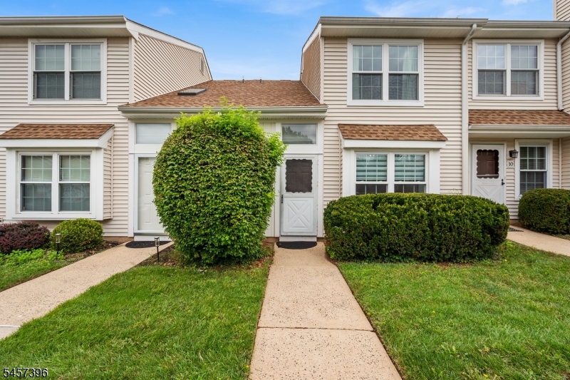 11 Canterbury Cir Property Photo 2