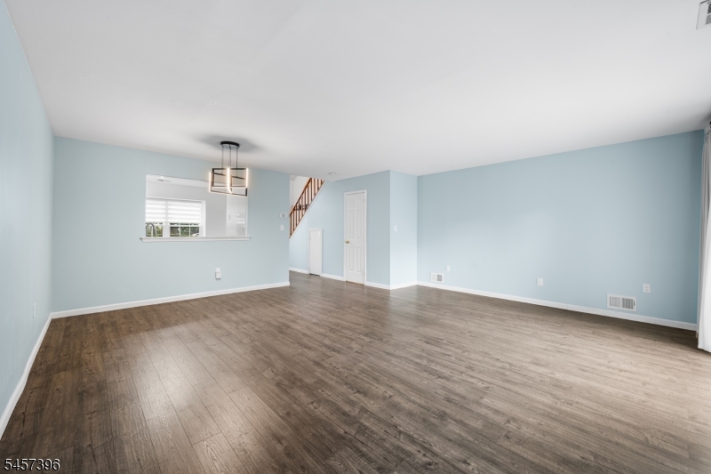 11 Canterbury Cir Property Photo 4