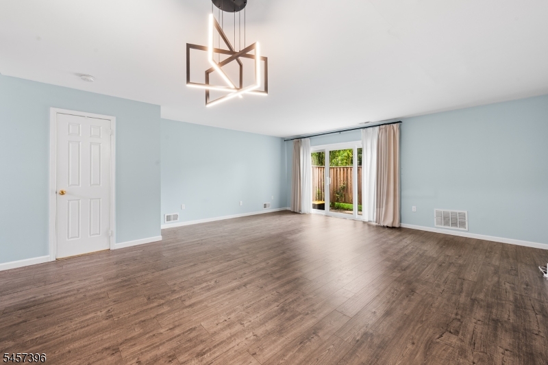 11 Canterbury Cir Property Photo 5