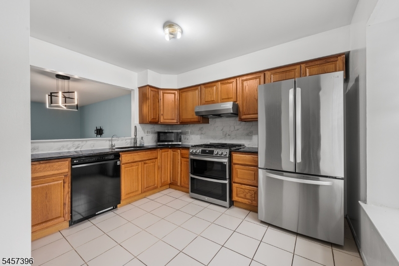 11 Canterbury Cir Property Photo 6