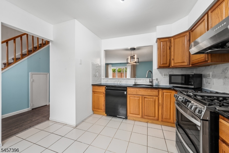 11 Canterbury Cir Property Photo 7