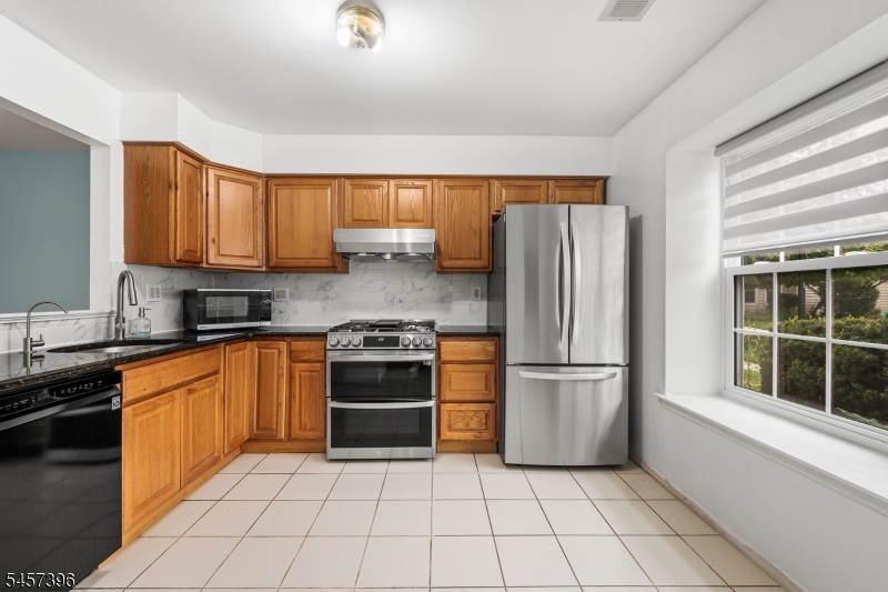 11 Canterbury Cir Property Photo 8
