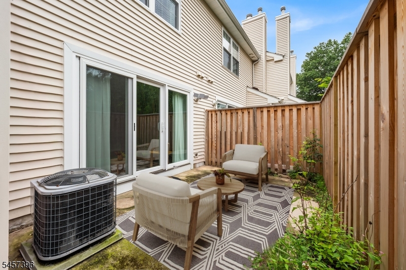 11 Canterbury Cir Property Photo 21