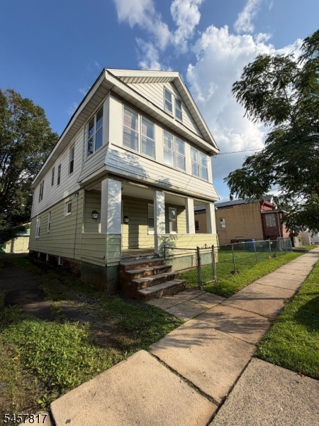 1220 E Henry St Property Photo 1