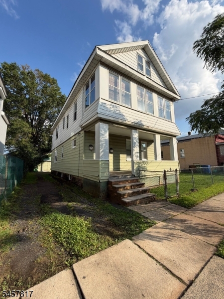 1220 E Henry St Property Photo 2