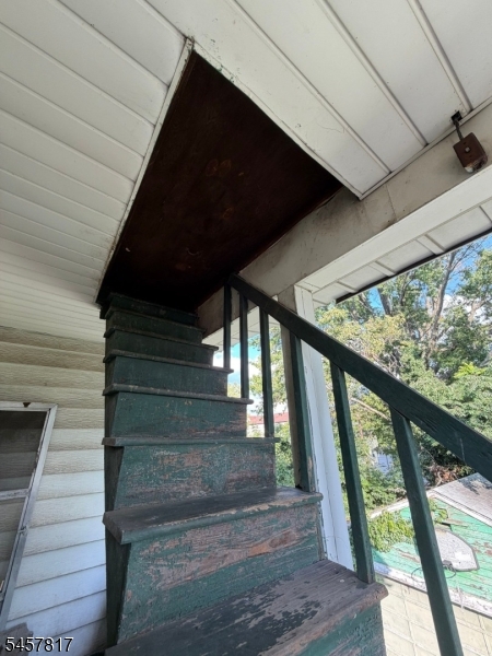 1220 E Henry St Property Photo 3