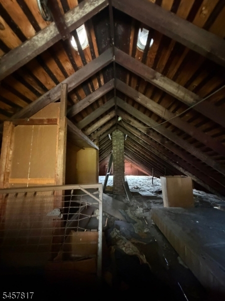 1220 E Henry St Property Photo 4