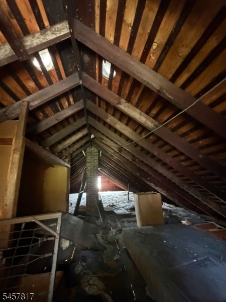 1220 E Henry St Property Photo 6