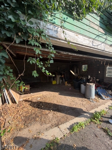 1220 E Henry St Property Photo 8