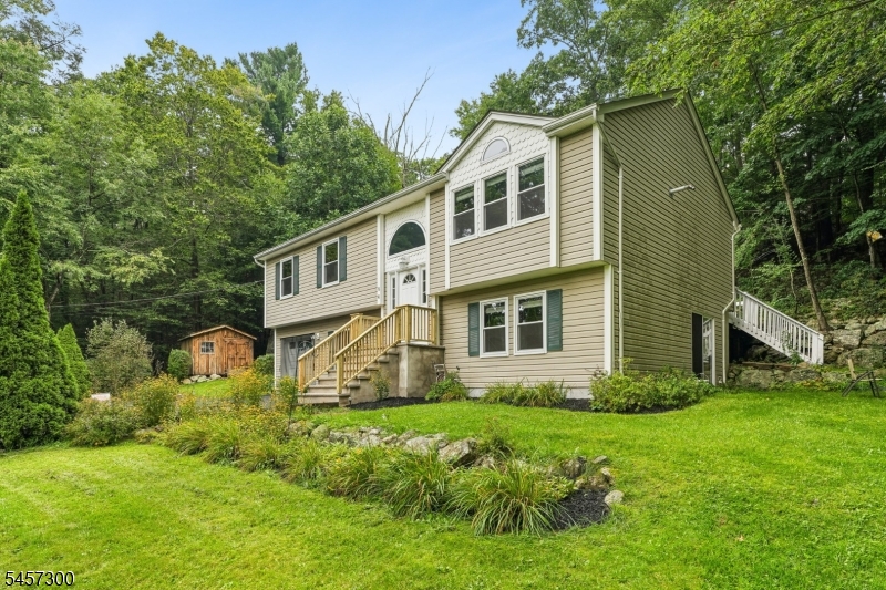 84 Fairlawn Dr Property Photo 4