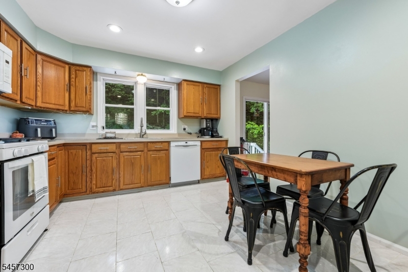 84 Fairlawn Dr Property Photo 13
