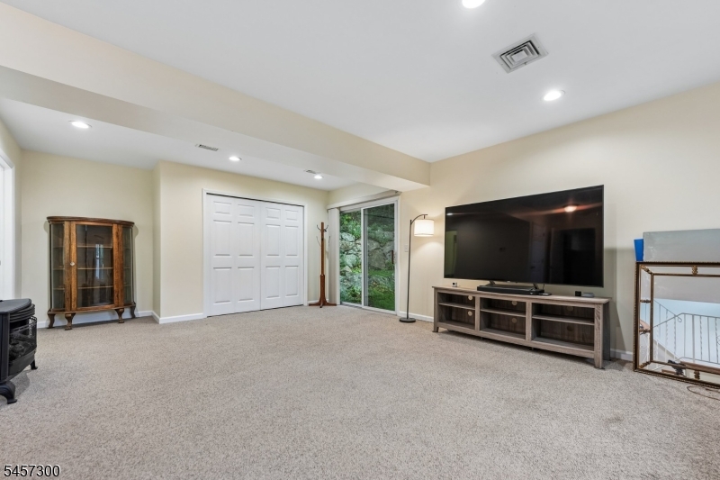 84 Fairlawn Dr Property Photo 23