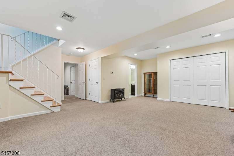 84 Fairlawn Dr Property Photo 24