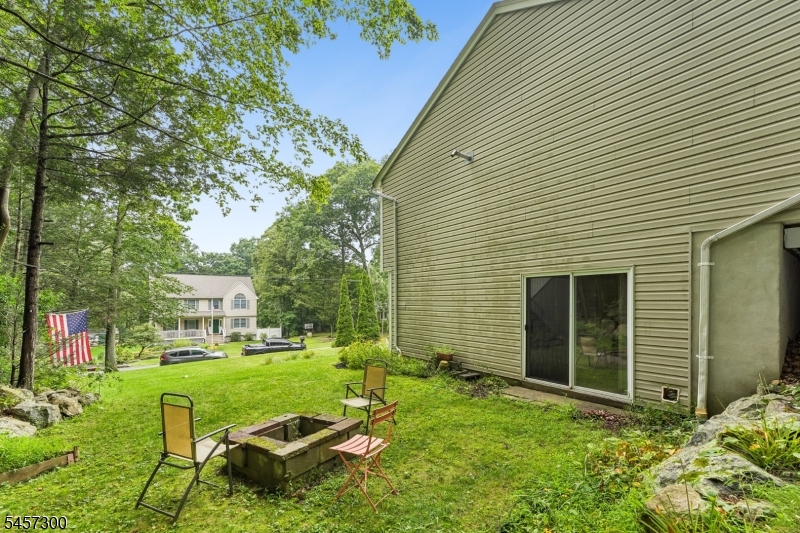84 Fairlawn Dr Property Photo 32