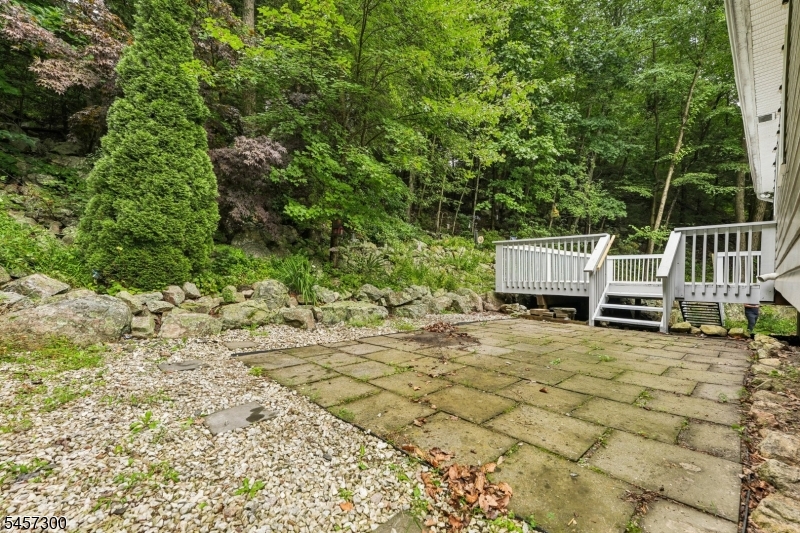 84 Fairlawn Dr Property Photo 34