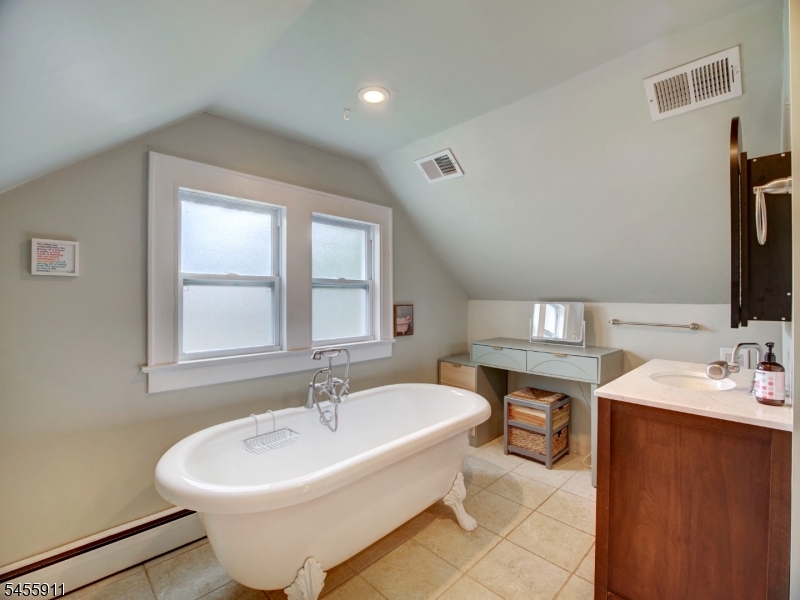 1 Condict St Property Photo 19