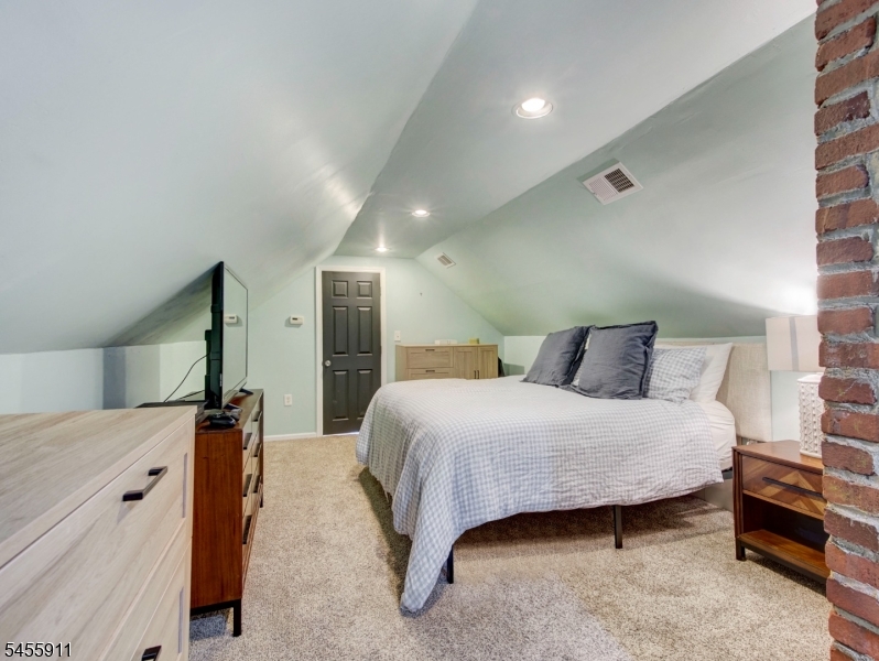 1 Condict St Property Photo 20