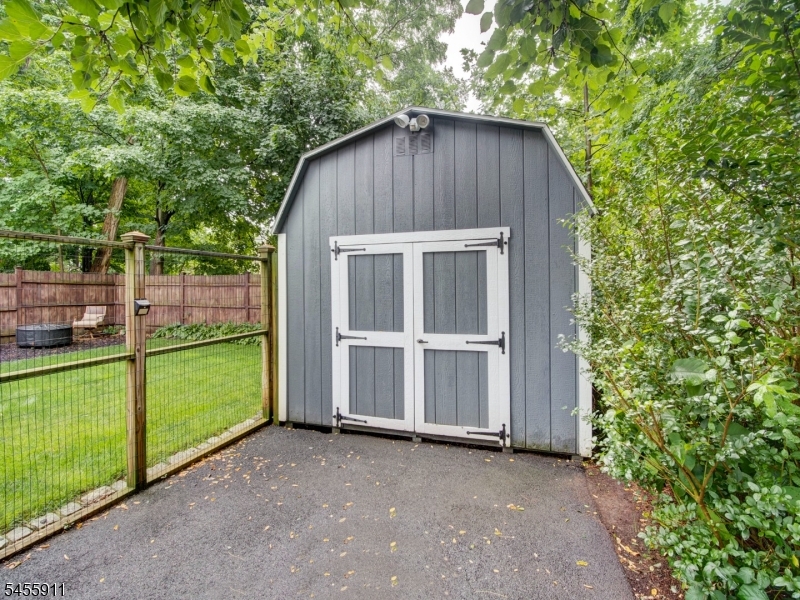 1 Condict St Property Photo 23